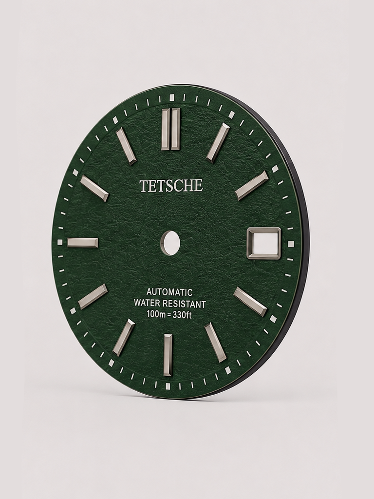 A distinctive vintage-inspired dial with a textured surface that gives every watch build a strong sense of character. The applied baton hour markers and contrasting outer minute track create a clean structure, while the textured finish brings depth and a subtle 1970s-inspired personality.

A great choice for a watch build that stands out without losing its classic feel.

Dark Green
* 28.5 mm diameter
* Applied baton hour markers
* Textured dial finish
* Detailed outer minute track
* Date window at 3 o’clo