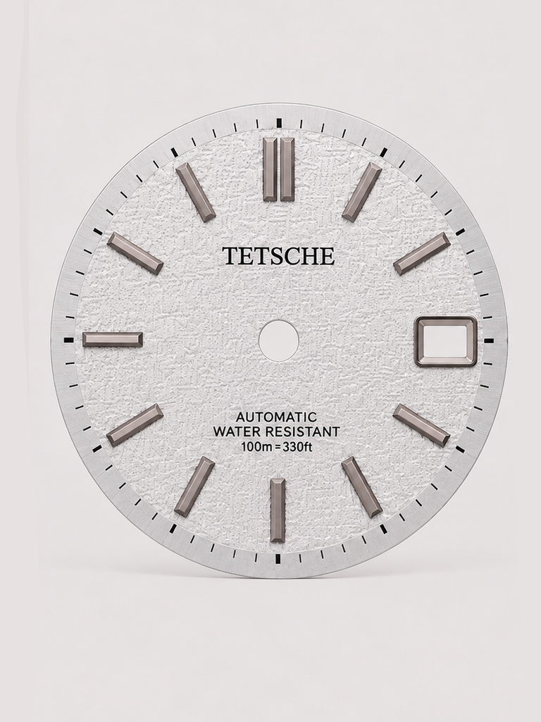 A distinctive vintage-inspired dial with a textured surface that gives every watch build a strong sense of character. The applied baton hour markers and contrasting outer minute track create a clean structure, while the textured finish brings depth and a subtle 1970s-inspired personality.

A great choice for a watch build that stands out without losing its classic feel.

Silver
* 28.5 mm diameter
* Applied baton hour markers
* Textured dial finish
* Detailed outer minute track
* Date window at 3 o’clo