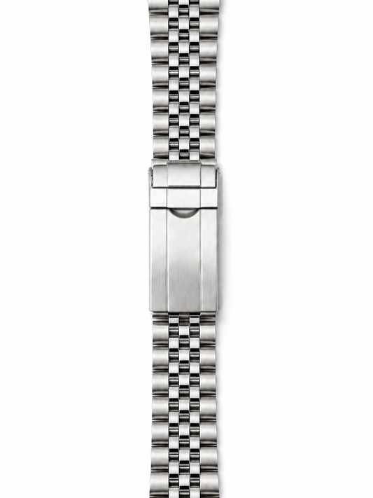 A timeless Jubilee-style bracelet designed to combine comfort with a refined, classic appearance. The five-link construction creates a flexible feel around the wrist, while the mix of brushed and polished surfaces gives the bracelet a more detailed and premium finish.

Finished with a secure folding clasp and fine adjustment, making it easy to achieve a comfortable fit.

**Details**

* 316L stainless steel
* Five-link Jubilee-style construction
* Brushed and polished finish
* Secure folding clasp with safet