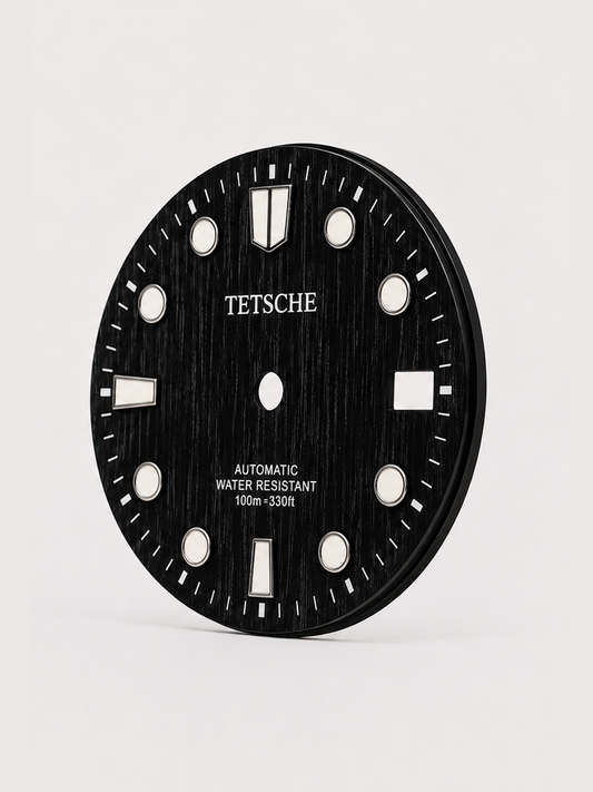A bold vintage-inspired dial with a distinctive woodgrain-style texture that gives the surface a rich sense of depth and character. The applied hour markers provide a clean contrast against the deep green finish, combining classic dive-watch elements with a more unconventional retro look.

A great choice for a watch build with a natural, distinctive personality.

Black
28.5 mm diameter
Applied hour markers
Woodgrain-style textured finish
Detailed outer minute track
Date window at 3 o’clock
Designed for a